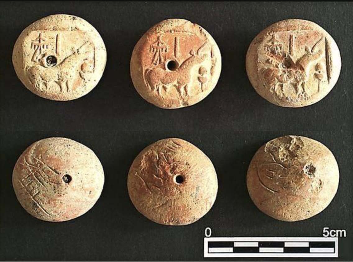The History of Saying ‘I’ : An Inquiry of Self-Authorship in Jewellery through Signet rings
